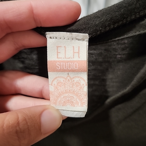 ELH Studio 2XL Hunter Green V-Neck Short Sleeve Blouse - Picture 2 of 8